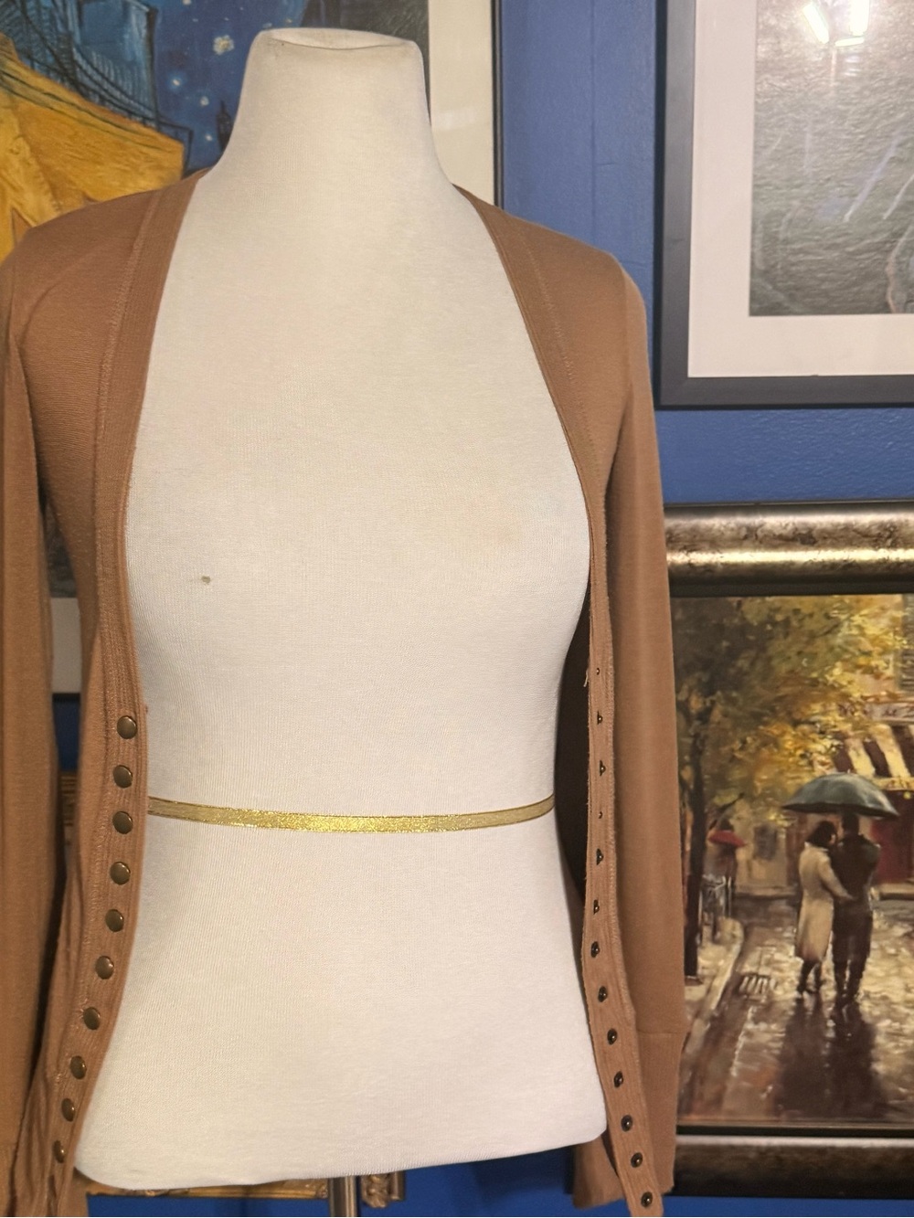 Women's Scoop Neck Snap-Front Cardigan in Camel